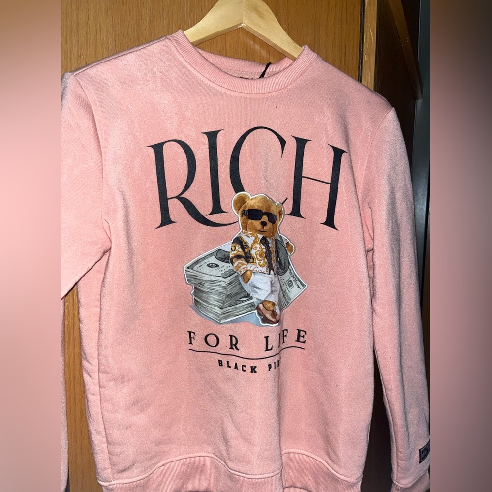 Trendy Pink Sweatshirt with Bear Graphic